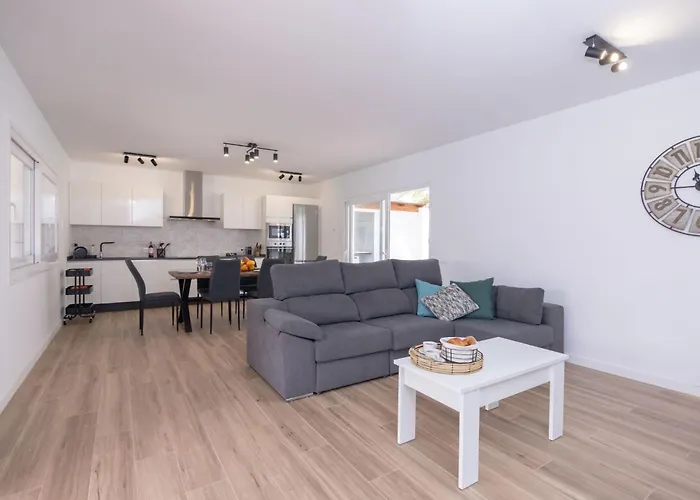 Modernes Und Helles Direkt Am Meer- Mit Zwei Grossen Terrassen- Garte By Interhome