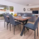 Modernes Und Helles Direkt Am Meer- Mit Zwei Grossen Terrassen- Garte By Interhome Feriehus