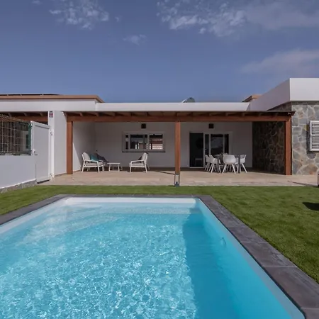 Сasa de vacaciones Modernes Und Helles Direkt Am Meer- Mit Zwei Grossen Terrassen- Garte By Interhome