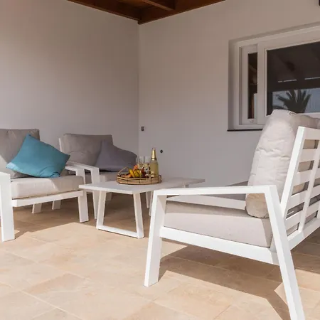 Сasa de vacaciones Modernes Und Helles Direkt Am Meer- Mit Zwei Grossen Terrassen- Garte By Interhome