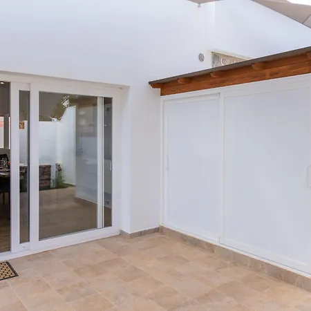 Modernes Und Helles Direkt Am Meer- Mit Zwei Grossen Terrassen- Garte By Interhome