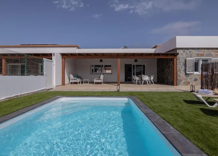 Vakantiehuis Modernes Und Helles Direkt Am Meer- Mit Zwei Grossen Terrassen- Garte By Interhome