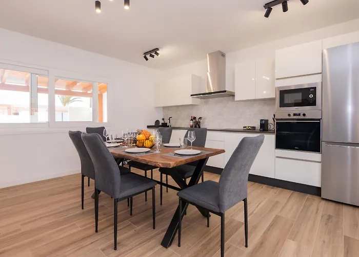 Modernes Und Helles Direkt Am Meer- Mit Zwei Grossen Terrassen- Garte By Interhome Villaverde