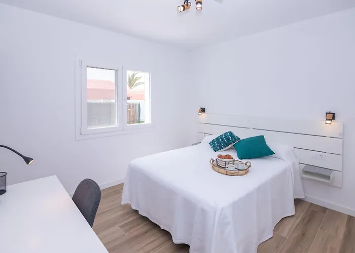 Vakantiehuis Modernes Und Helles Direkt Am Meer- Mit Zwei Grossen Terrassen- Garte By Interhome