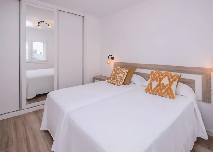 Nyaraló Modernes Und Helles Direkt Am Meer- Mit Zwei Grossen Terrassen- Garte By Interhome Villaverde