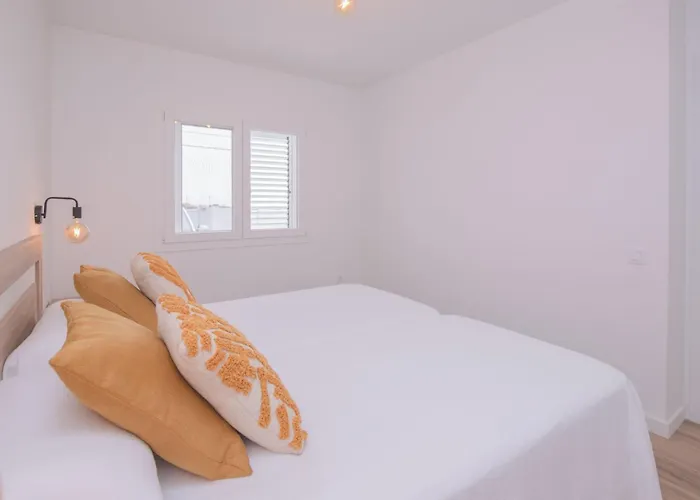 Vakantiehuis Modernes Und Helles Direkt Am Meer- Mit Zwei Grossen Terrassen- Garte By Interhome *