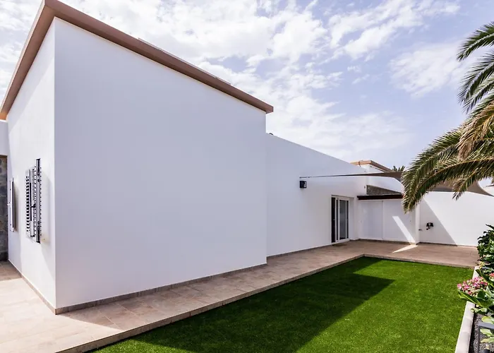 Сasa de vacaciones Modernes Und Helles Direkt Am Meer- Mit Zwei Grossen Terrassen- Garte By Interhome