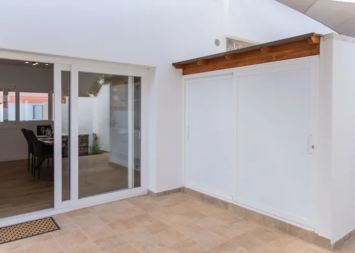 Modernes Und Helles Direkt Am Meer- Mit Zwei Grossen Terrassen- Garte By Interhome