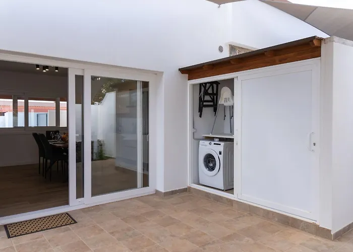 Modernes Und Helles Direkt Am Meer- Mit Zwei Grossen Terrassen- Garte By Interhome Nyaraló Villaverde