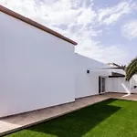Сasa de vacaciones Modernes Und Helles Direkt Am Meer- Mit Zwei Grossen Terrassen- Garte By Interhome